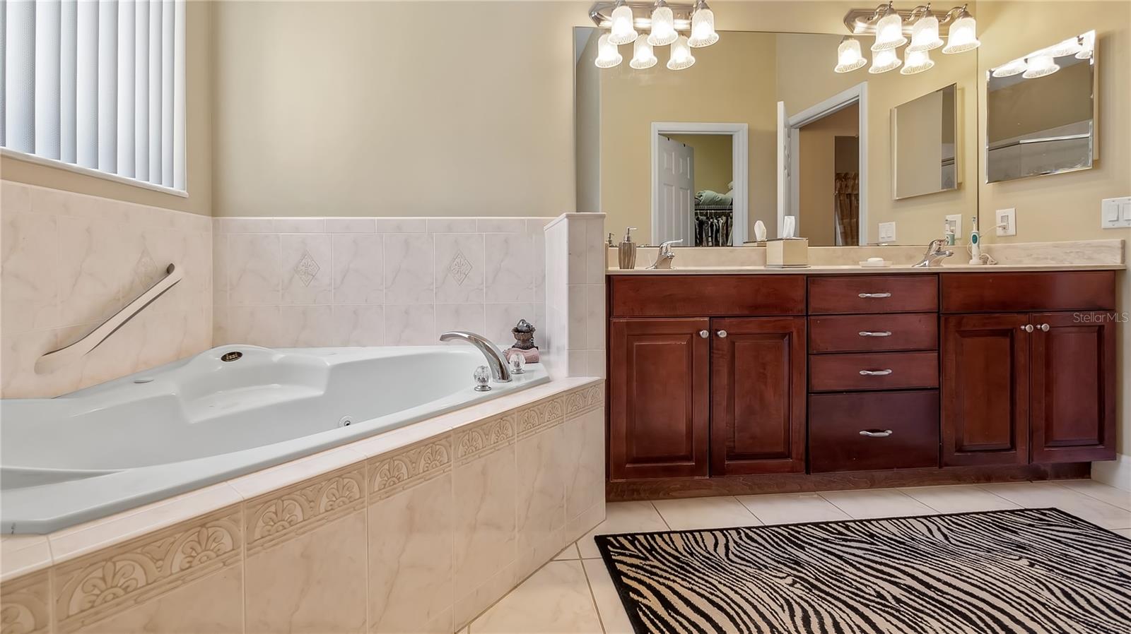 Image 28 of 62 For 10336 Lake Louisa Road