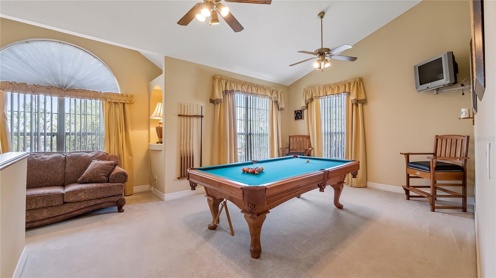 Image 34 of 62 For 10336 Lake Louisa Road