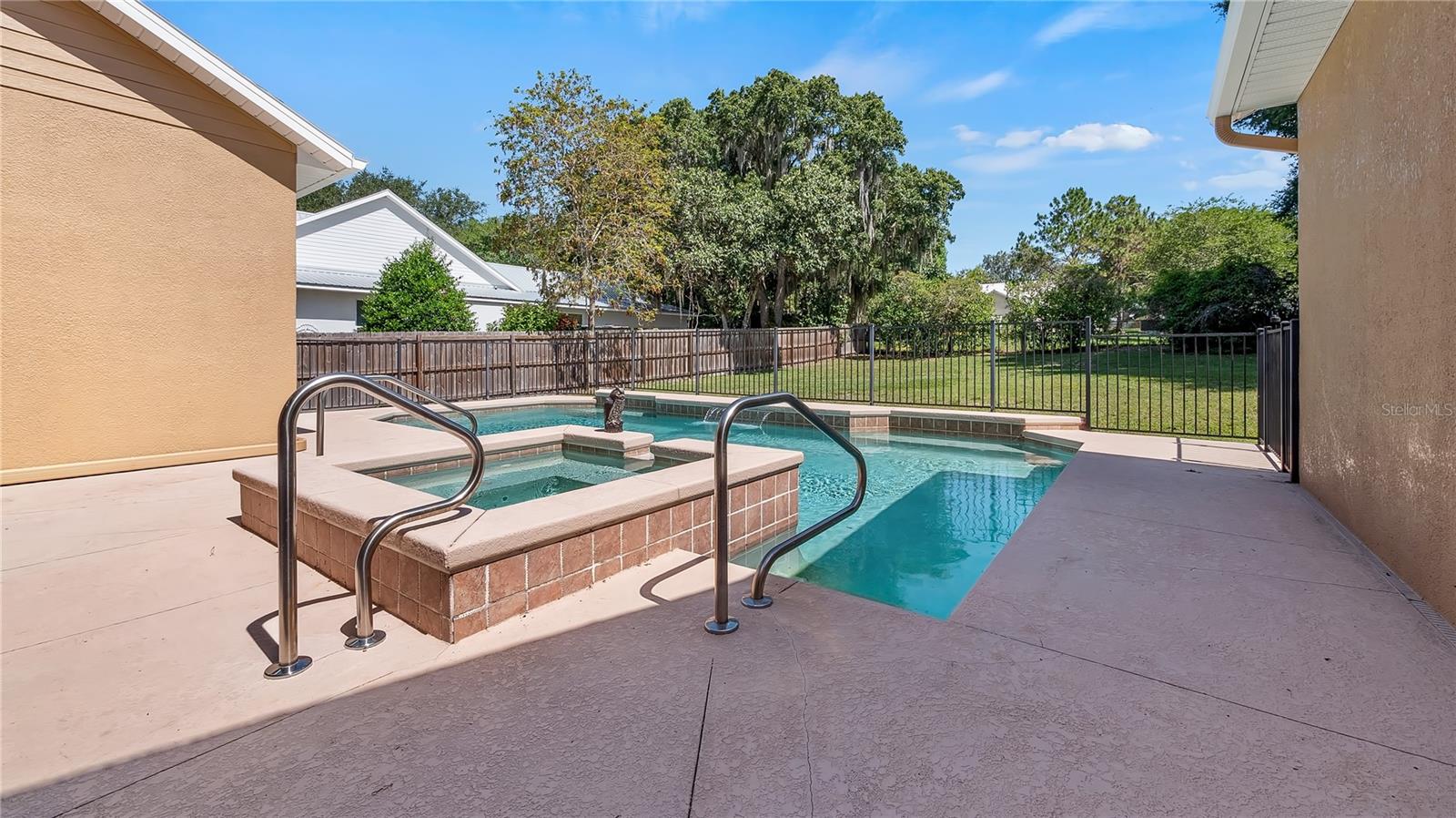 Image 44 of 62 For 10336 Lake Louisa Road