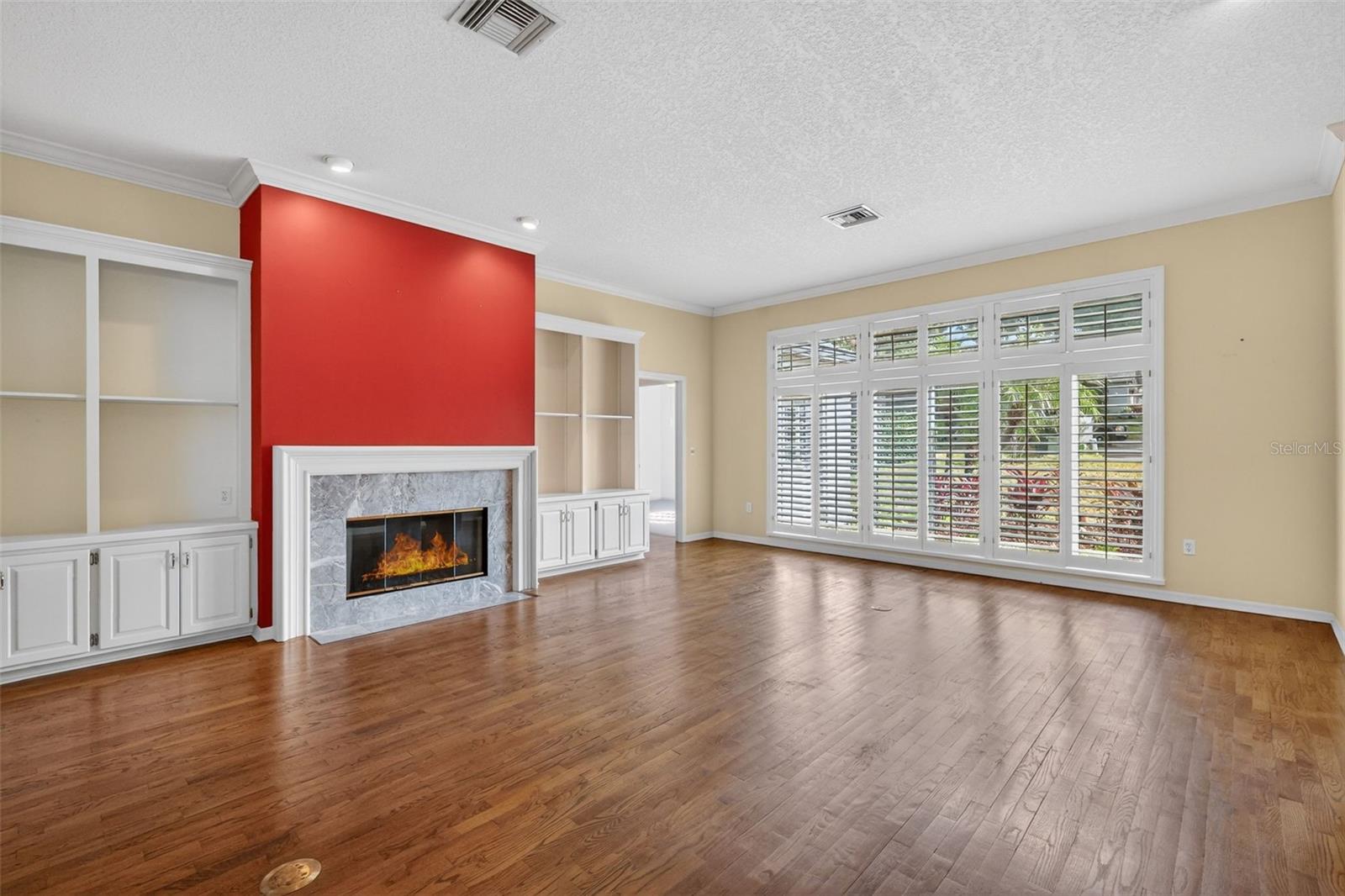 Image 19 of 75 For 629 Sandlake Court