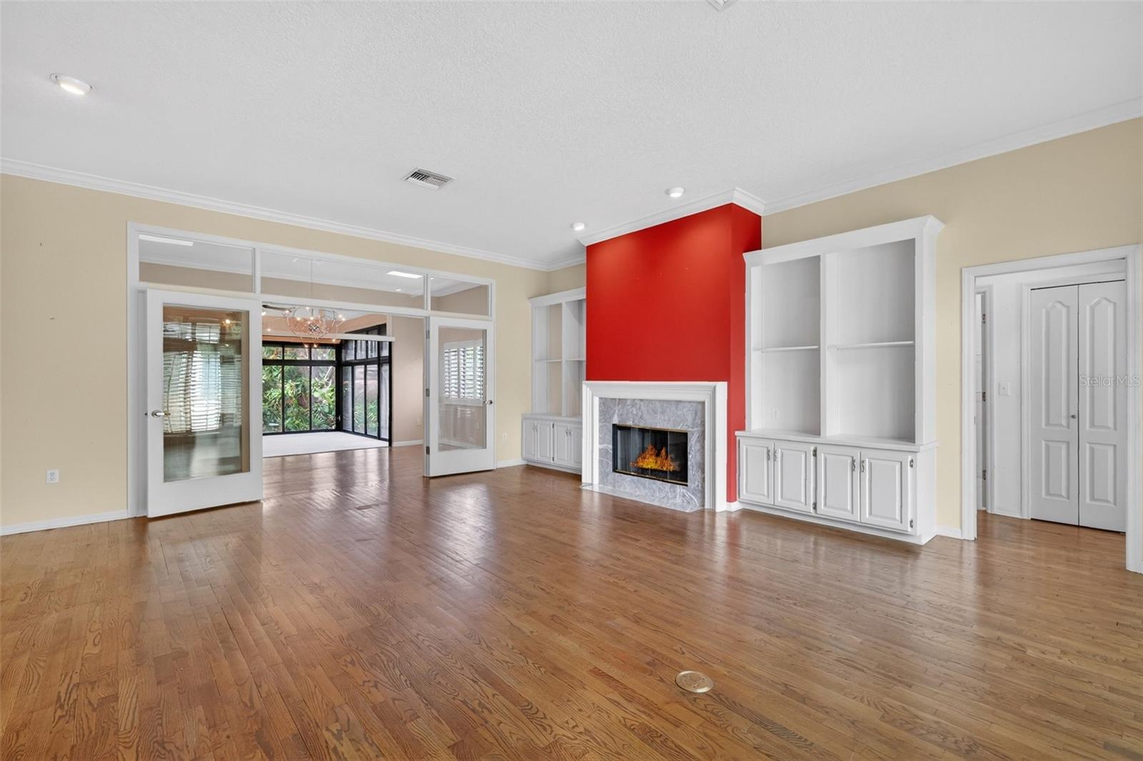 Image 20 of 75 For 629 Sandlake Court