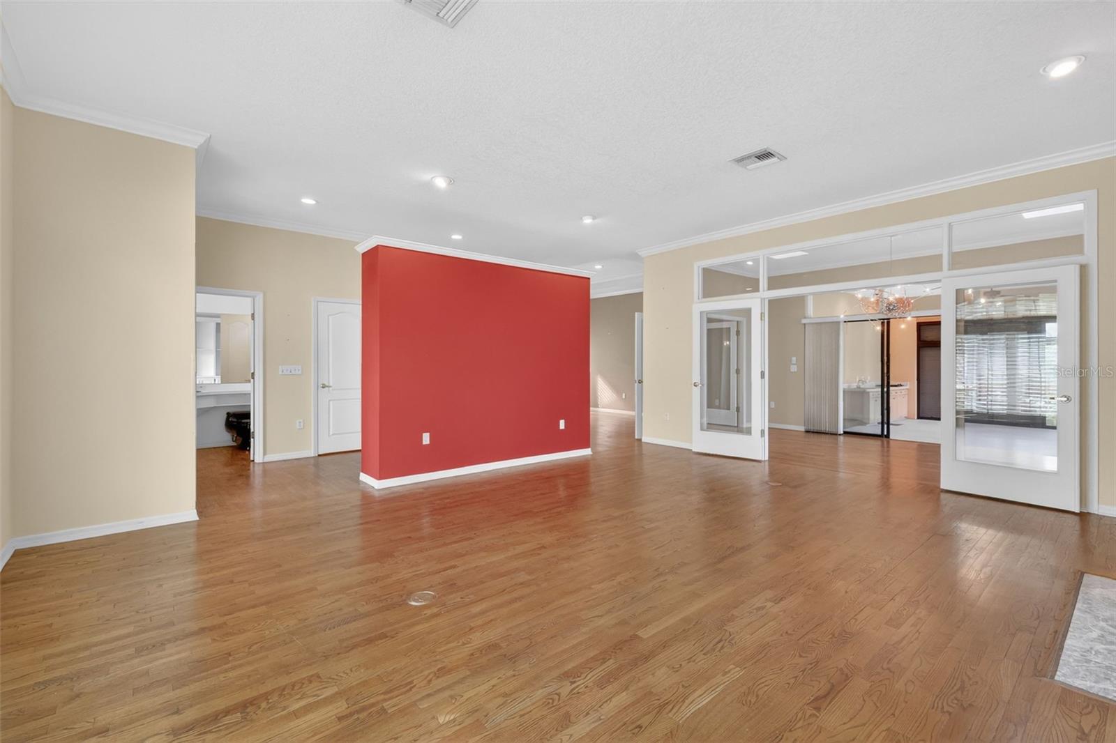 Image 21 of 75 For 629 Sandlake Court