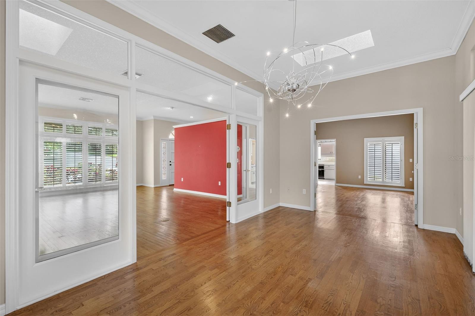 Image 22 of 75 For 629 Sandlake Court