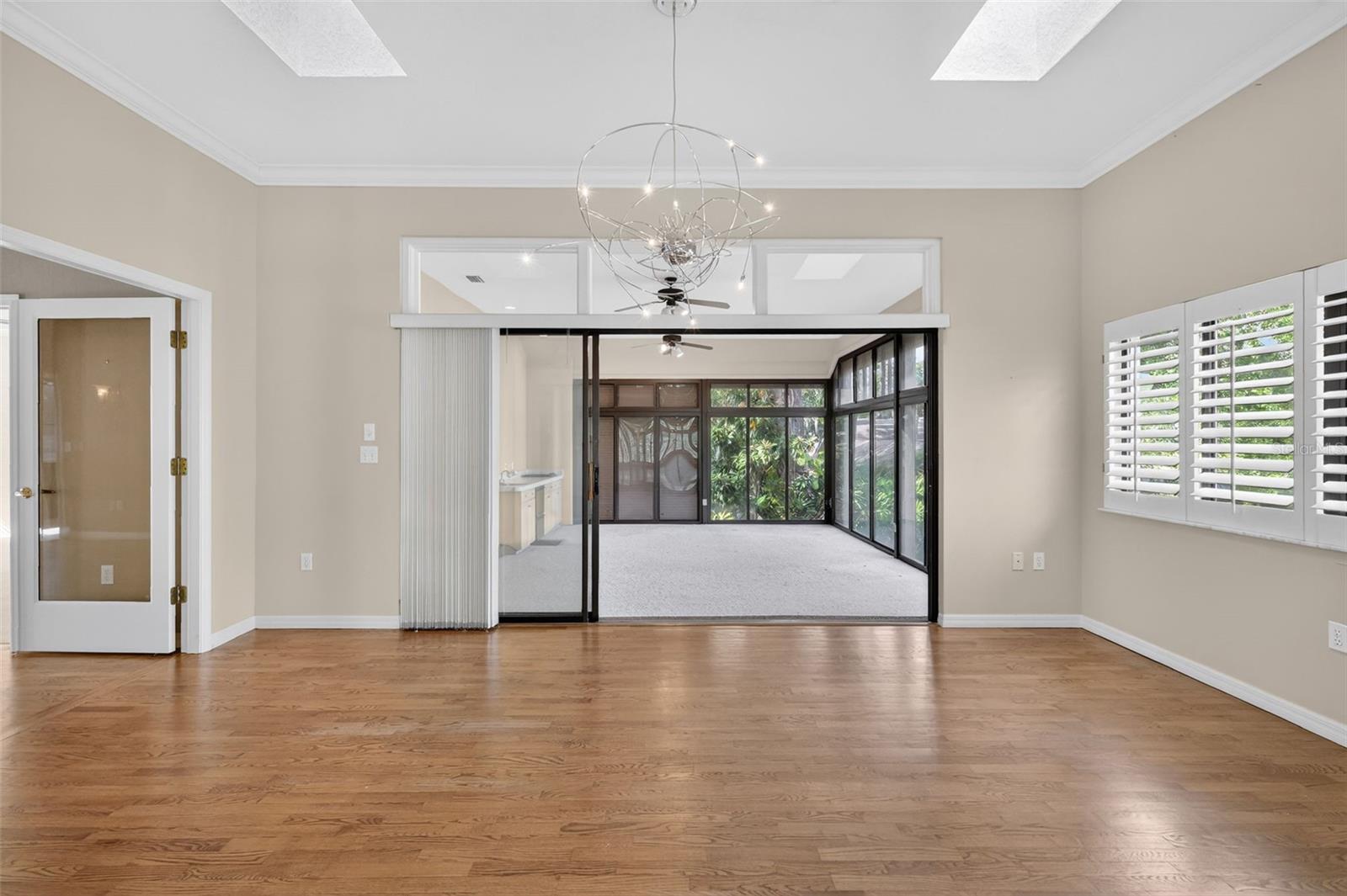 Image 23 of 75 For 629 Sandlake Court