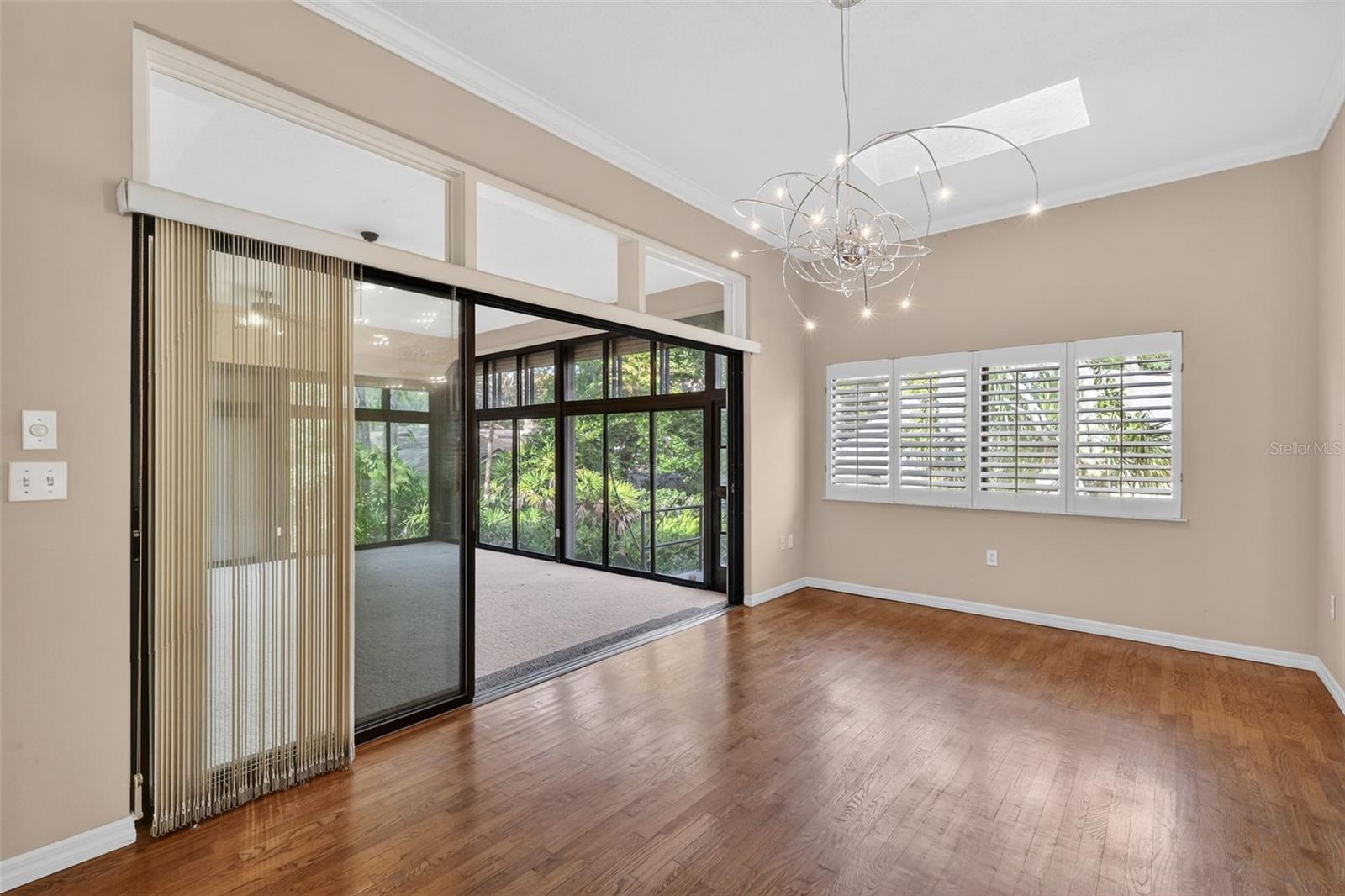 Image 24 of 75 For 629 Sandlake Court