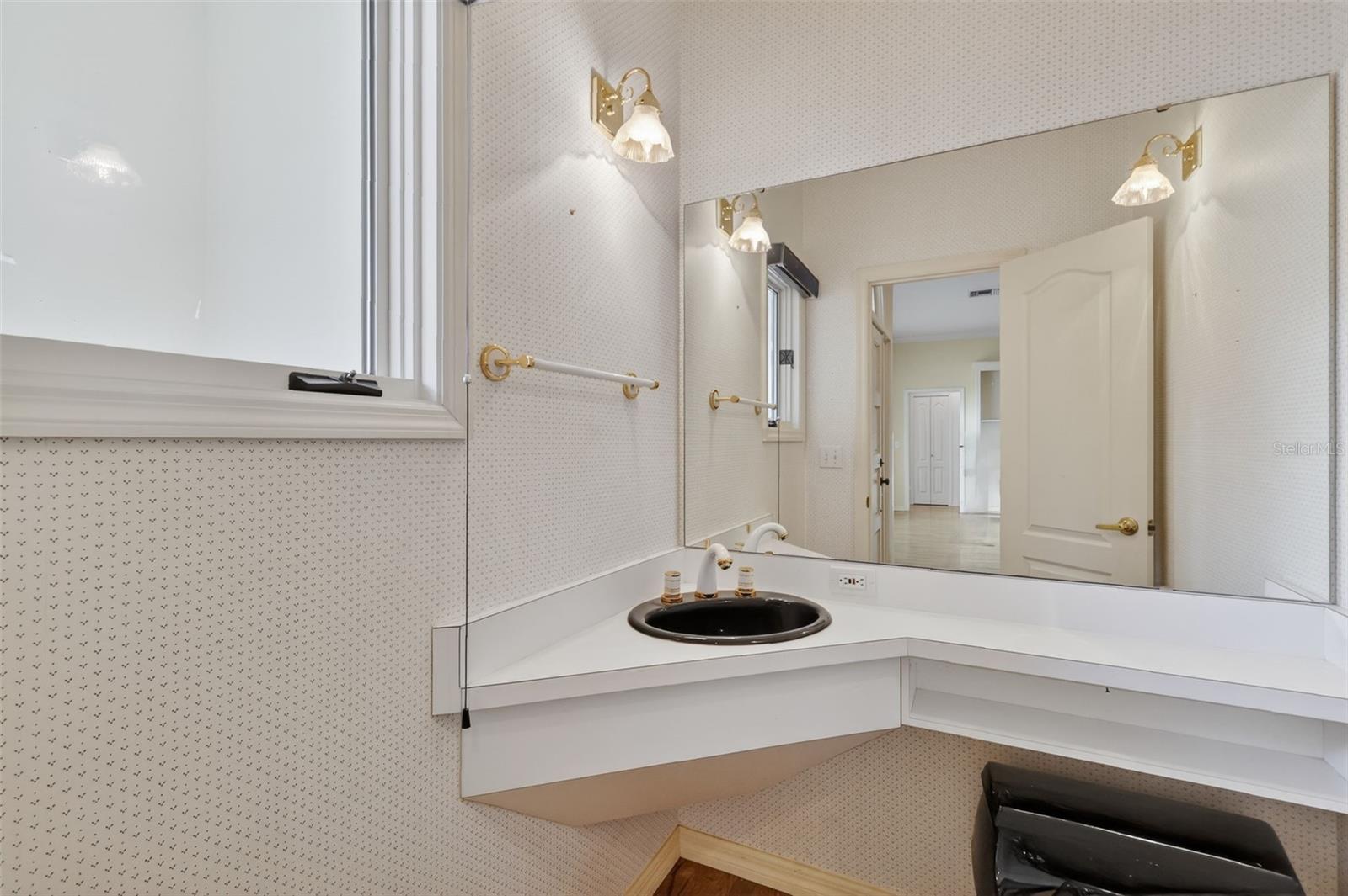 Image 26 of 75 For 629 Sandlake Court