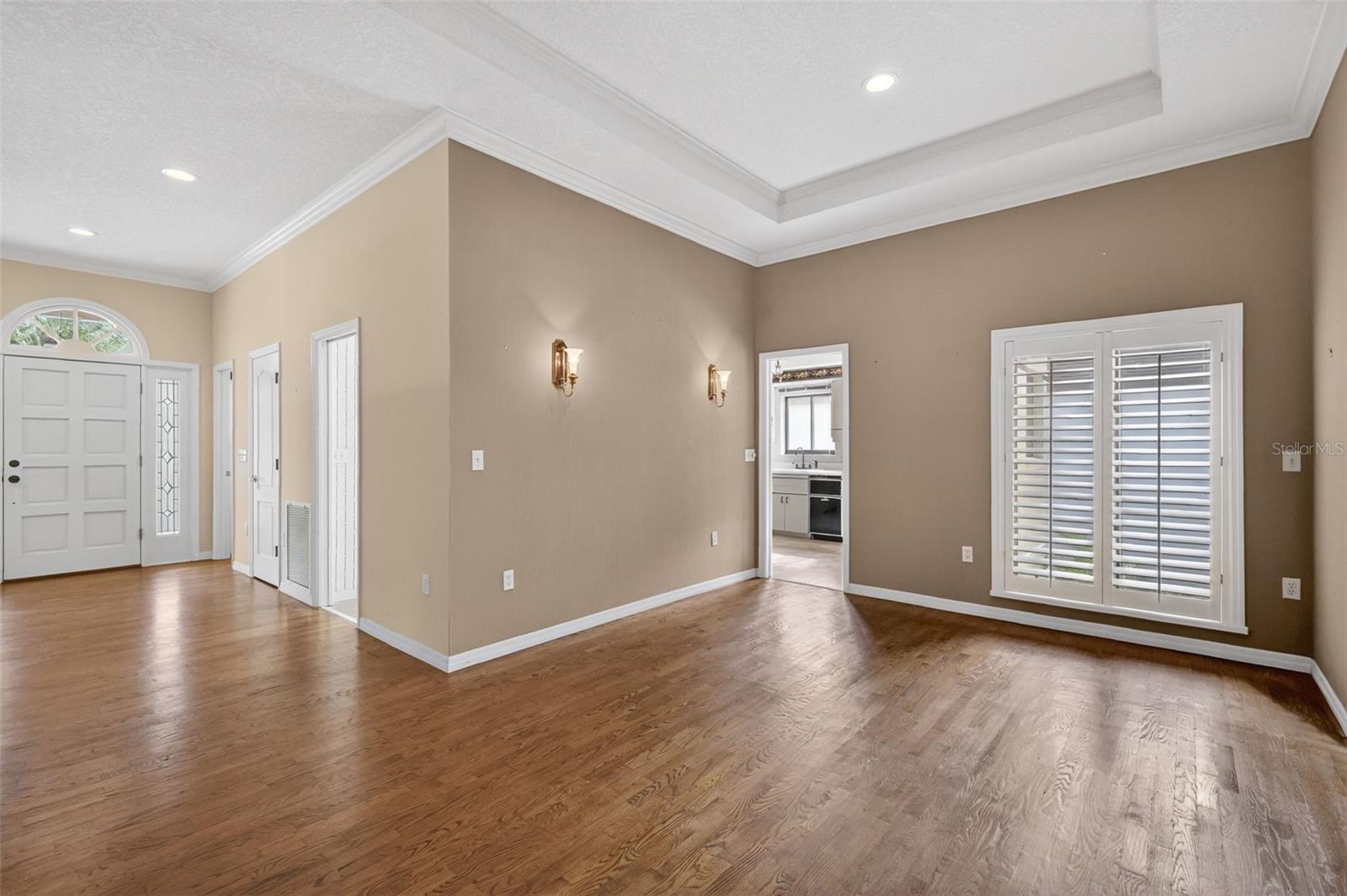 Image 27 of 75 For 629 Sandlake Court