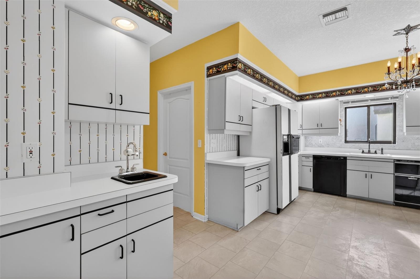 Image 33 of 75 For 629 Sandlake Court