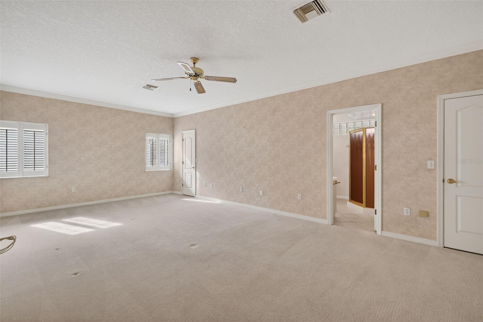 Image 36 of 75 For 629 Sandlake Court