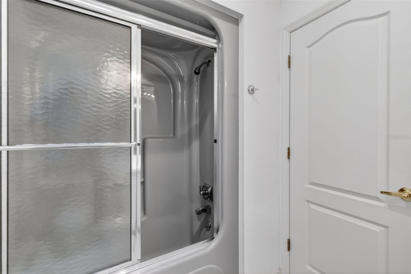 Image 43 of 75 For 629 Sandlake Court