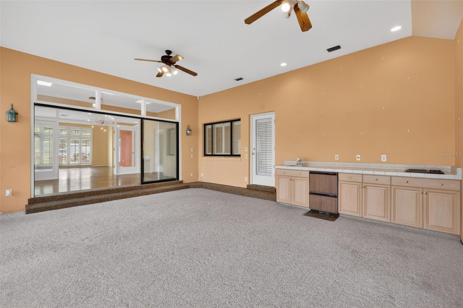 Image 53 of 75 For 629 Sandlake Court