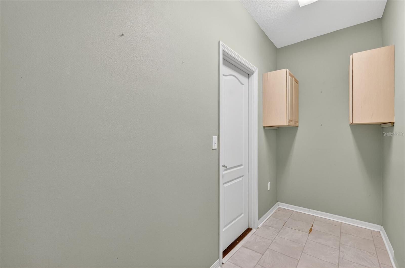 Image 56 of 75 For 629 Sandlake Court