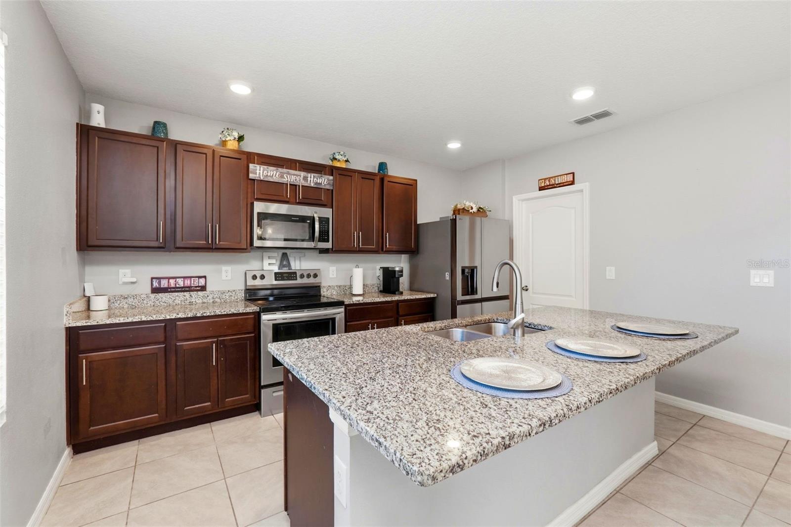 Image 19 of 49 For 3060 Bethpage Loop