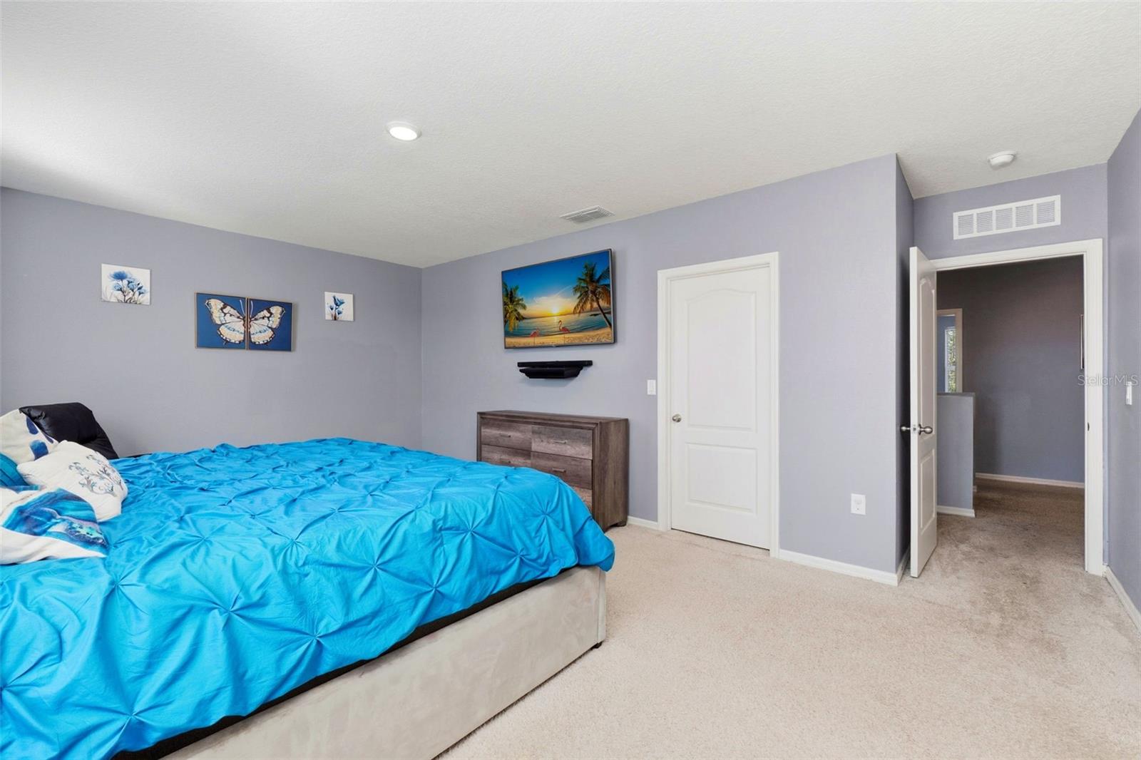 Image 28 of 49 For 3060 Bethpage Loop