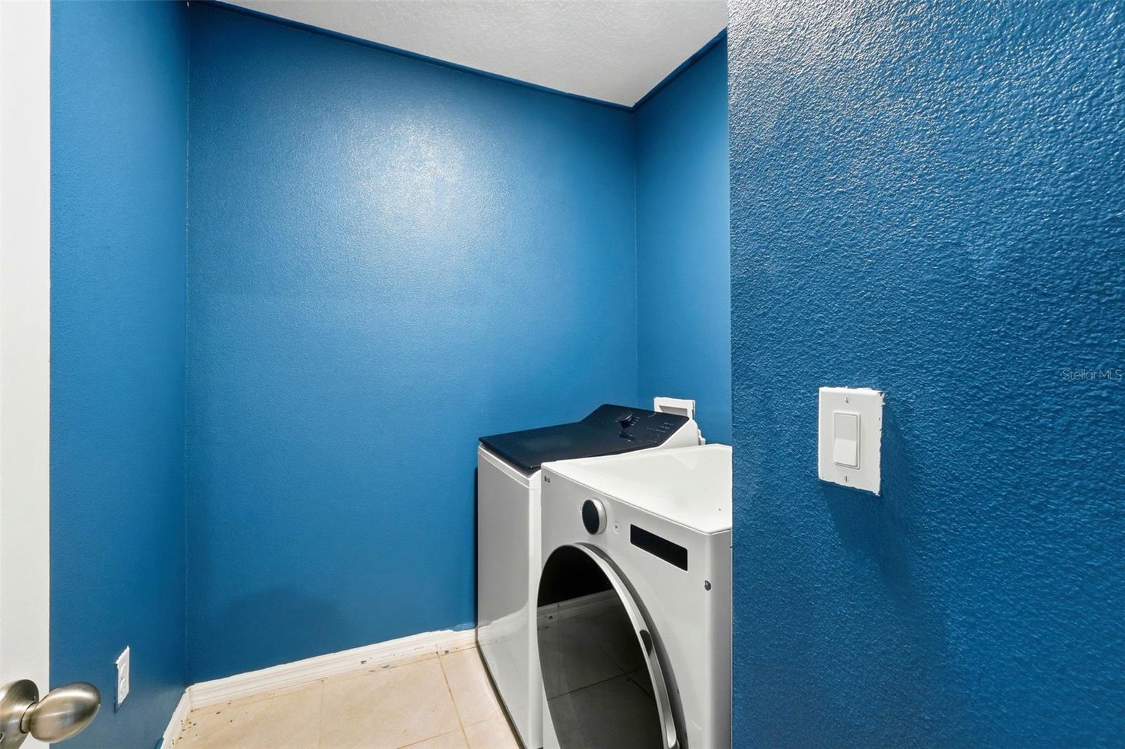 Image 35 of 49 For 3060 Bethpage Loop