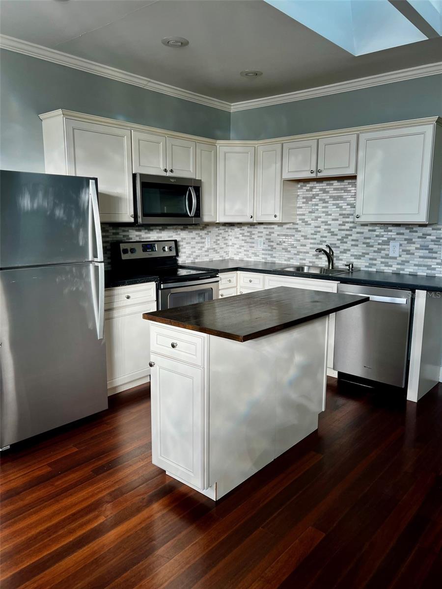 Image 3 of 10 For 118 Eustis Street 2