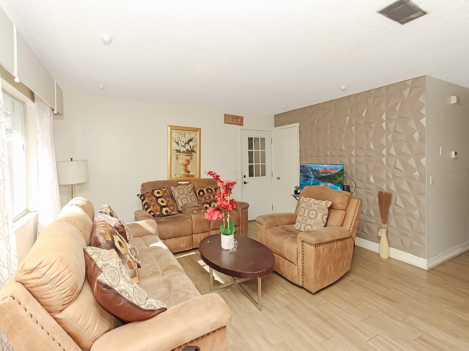 Image 8 of 22 For 4173 Signal Hill Road