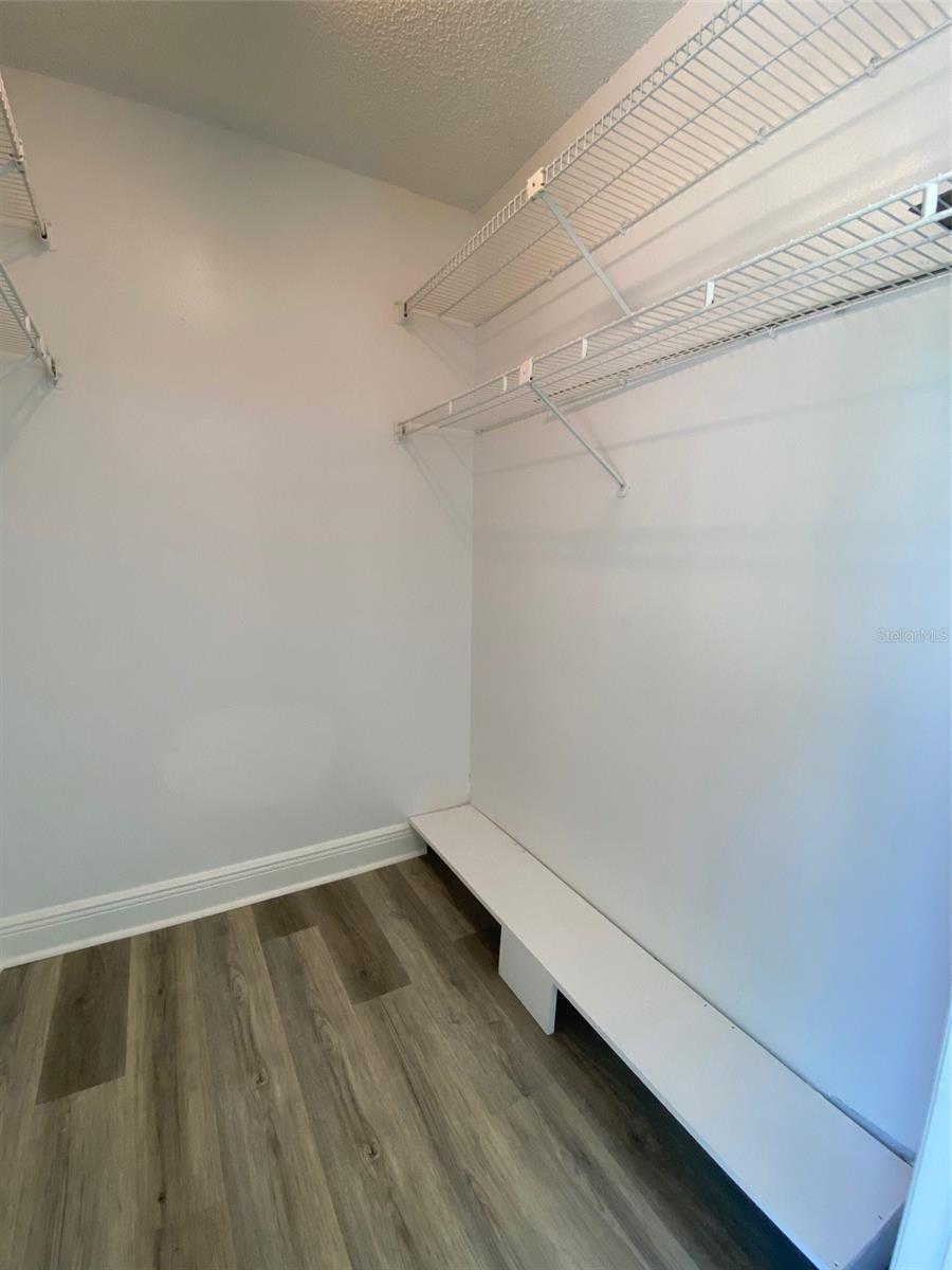 Image 11 of 27 For 1004 Royal Oak Boulevard