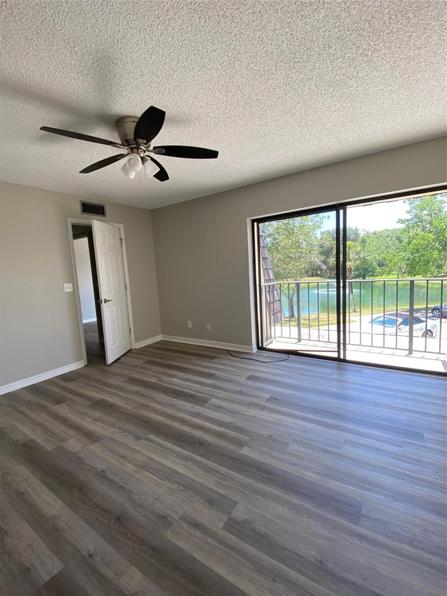 Image 13 of 27 For 1004 Royal Oak Boulevard