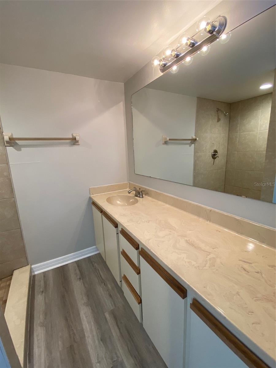 Image 14 of 27 For 1004 Royal Oak Boulevard