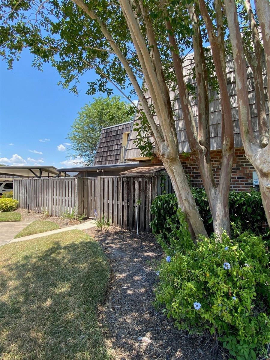 Image 24 of 27 For 1004 Royal Oak Boulevard