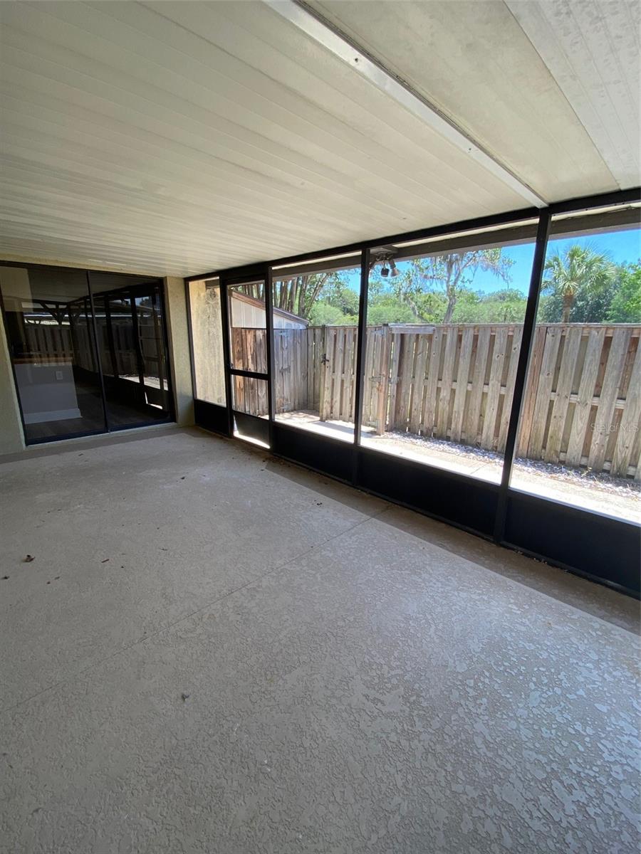 Image 5 of 27 For 1004 Royal Oak Boulevard