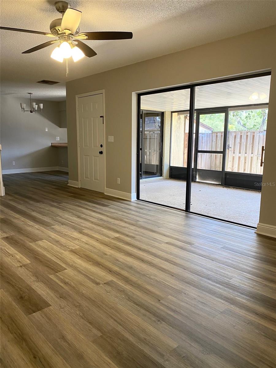 Image 6 of 27 For 1004 Royal Oak Boulevard