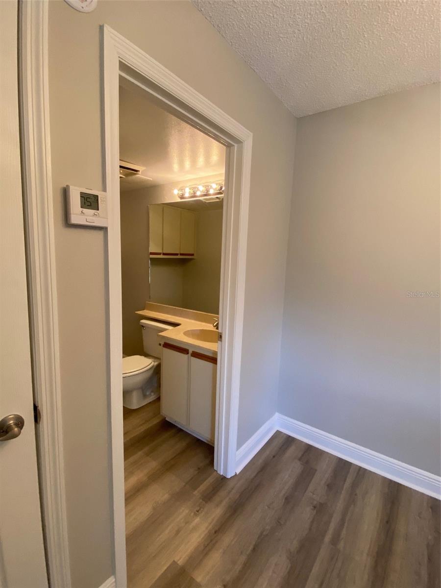 Image 8 of 27 For 1004 Royal Oak Boulevard