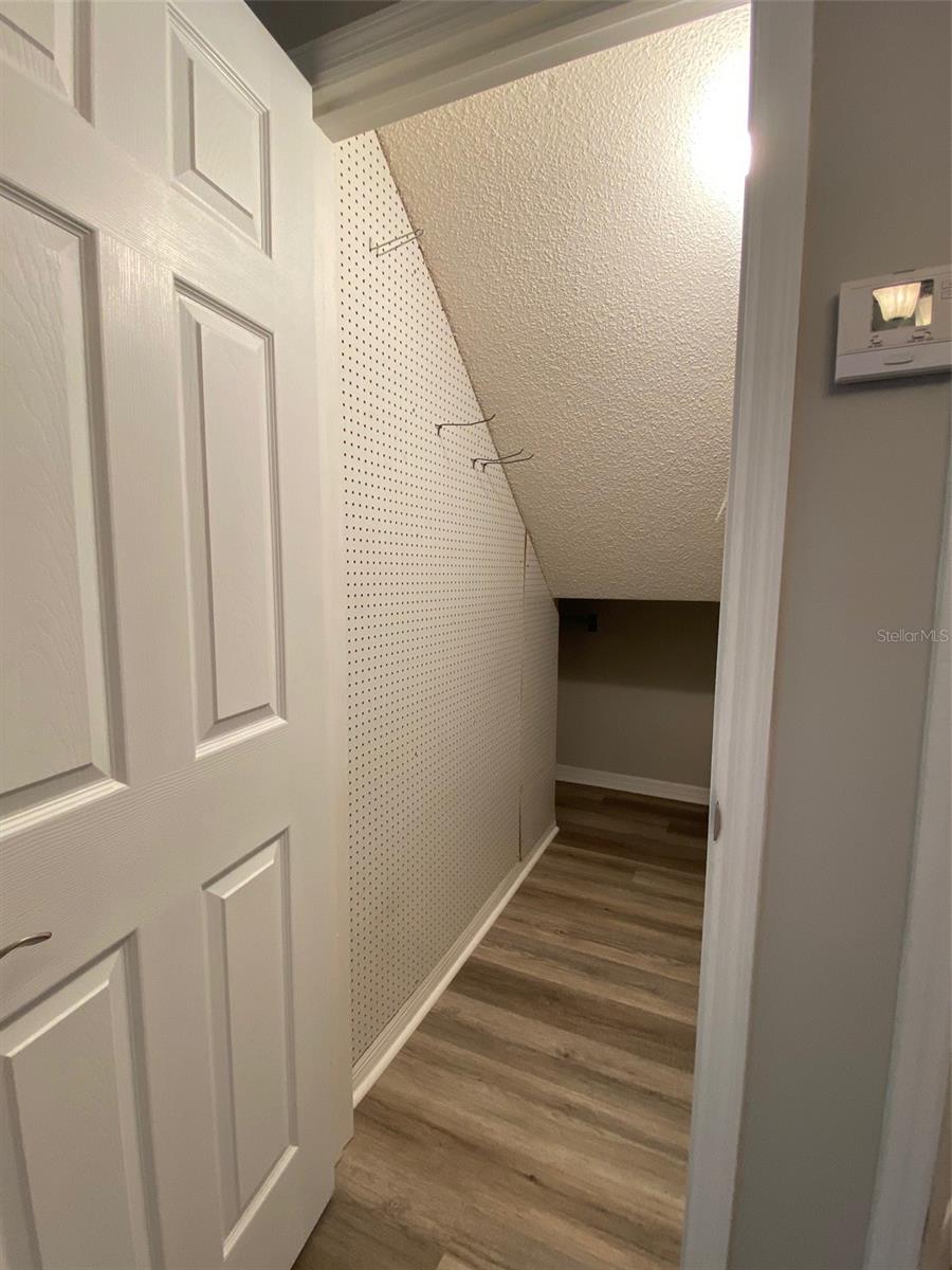 Image 9 of 27 For 1004 Royal Oak Boulevard