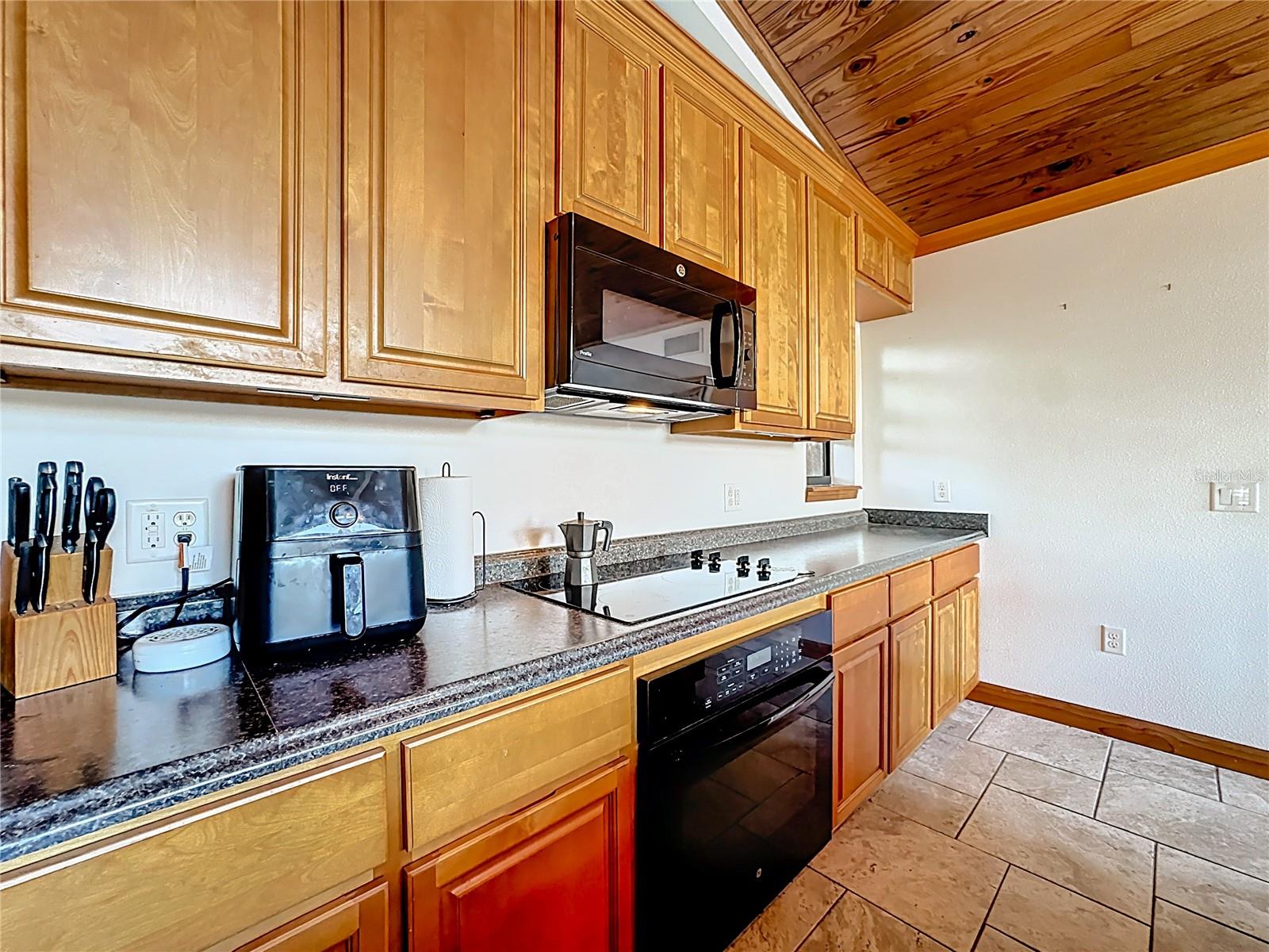 Image 11 of 54 For 609 Homer Street