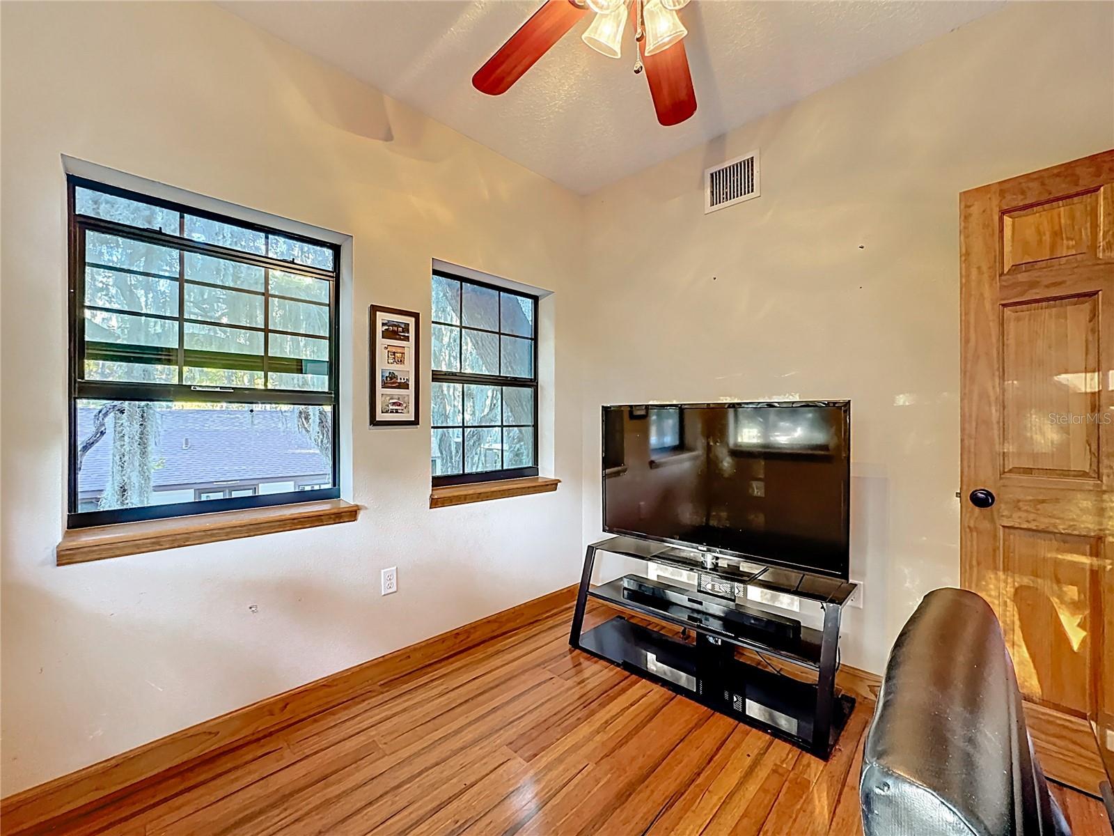 Image 23 of 54 For 609 Homer Street