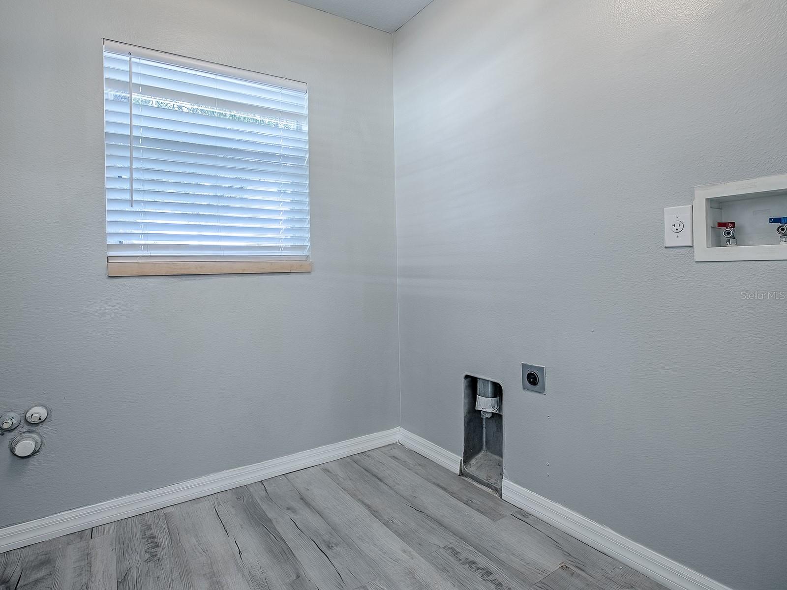 Image 9 of 47 For 1321 Kellogg Drive