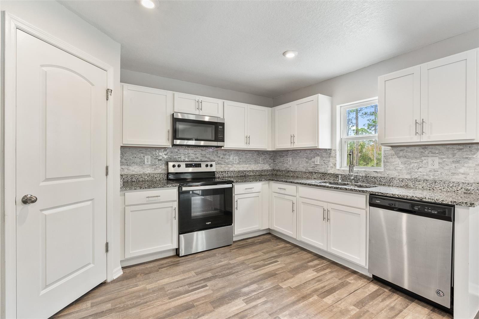 Image 17 of 38 For 1463 Swan Court