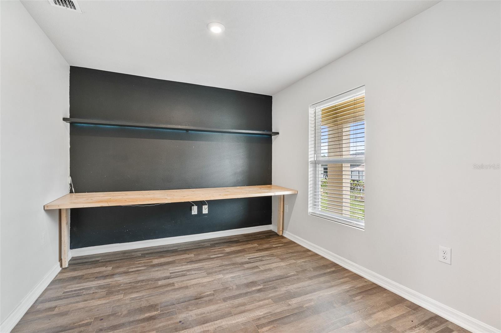 Image 21 of 38 For 1463 Swan Court