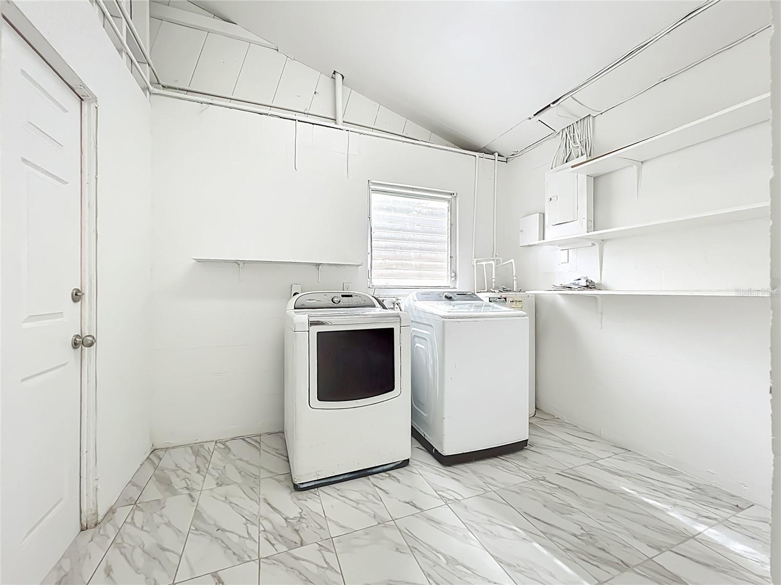 Image 21 of 32 For 2316 Hastings Street