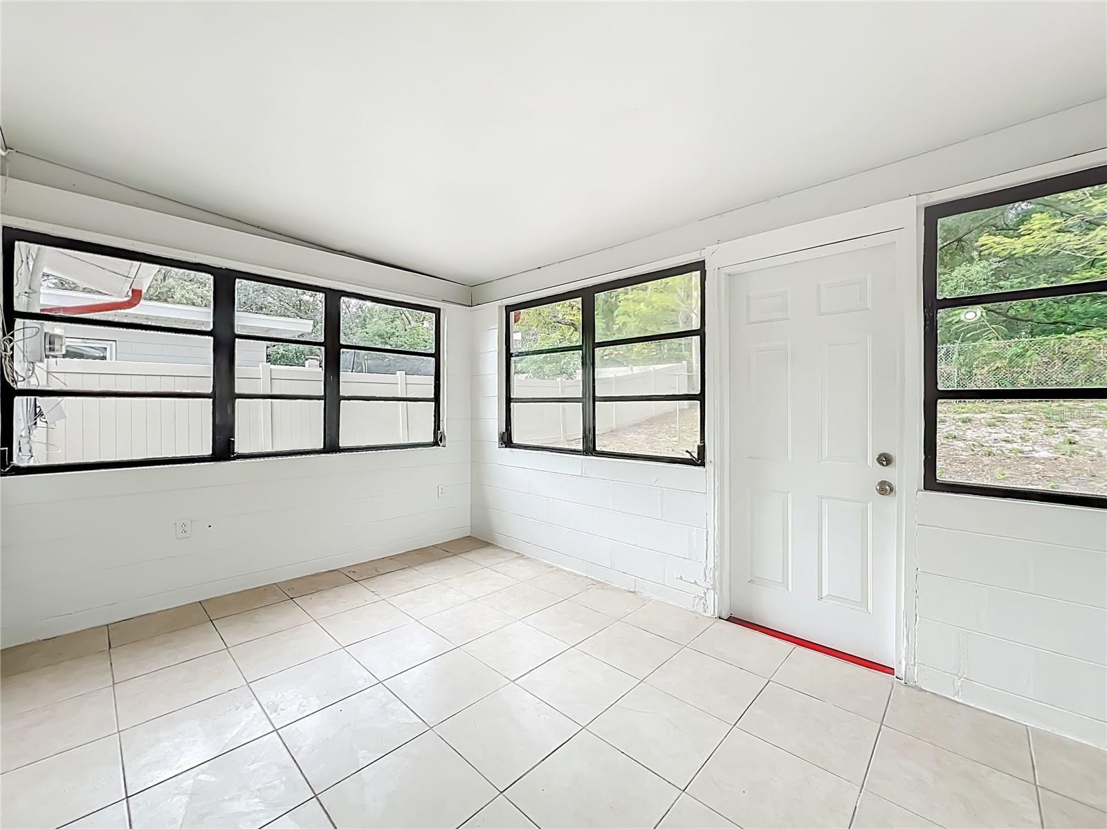 Image 24 of 32 For 2316 Hastings Street