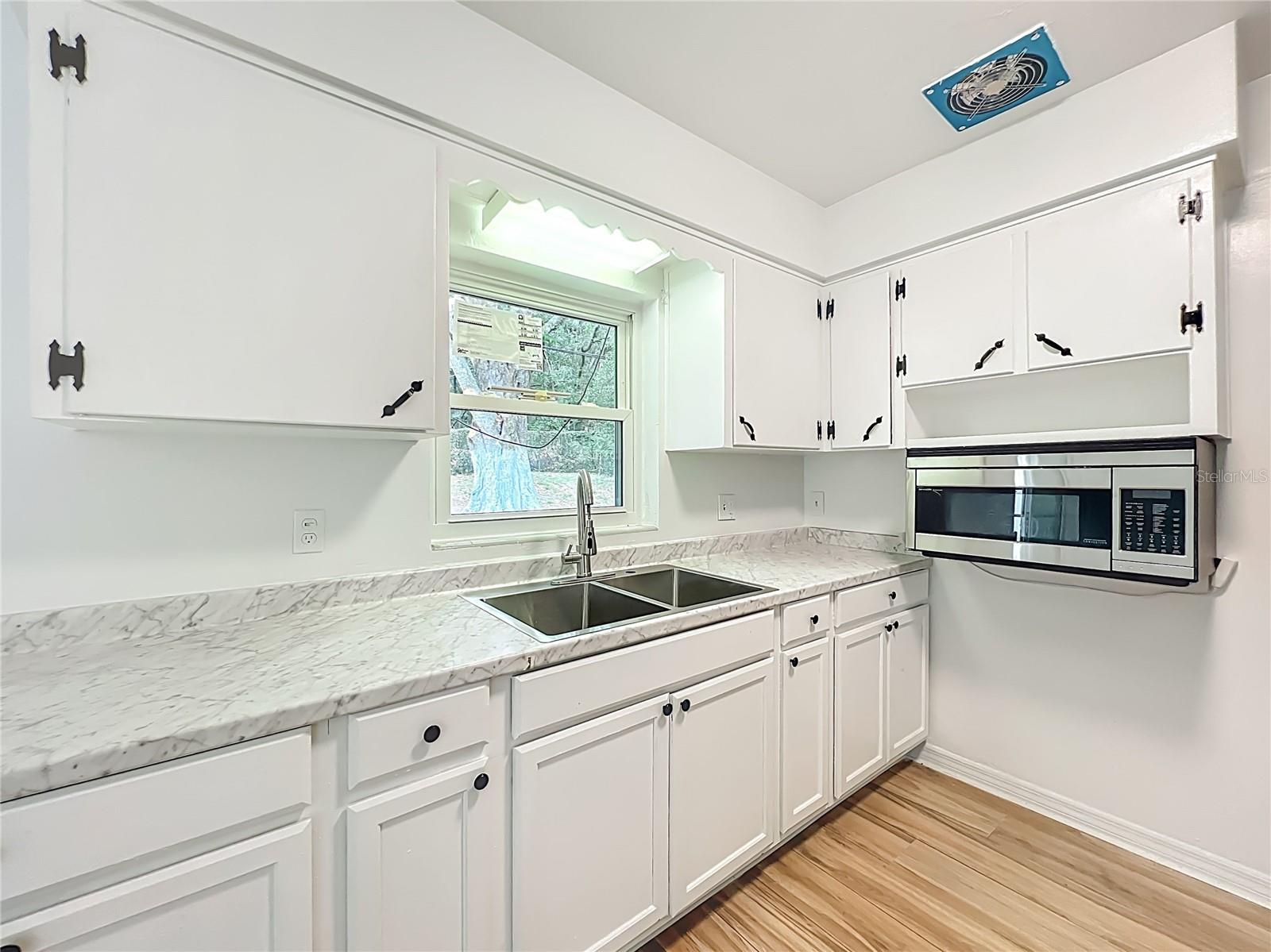 Image 8 of 32 For 2316 Hastings Street