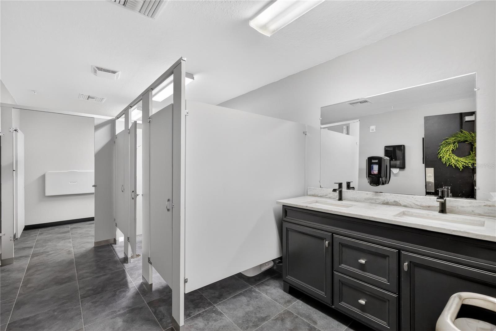 Image 18 of 35 For 1055 & 1085 Teague Trail