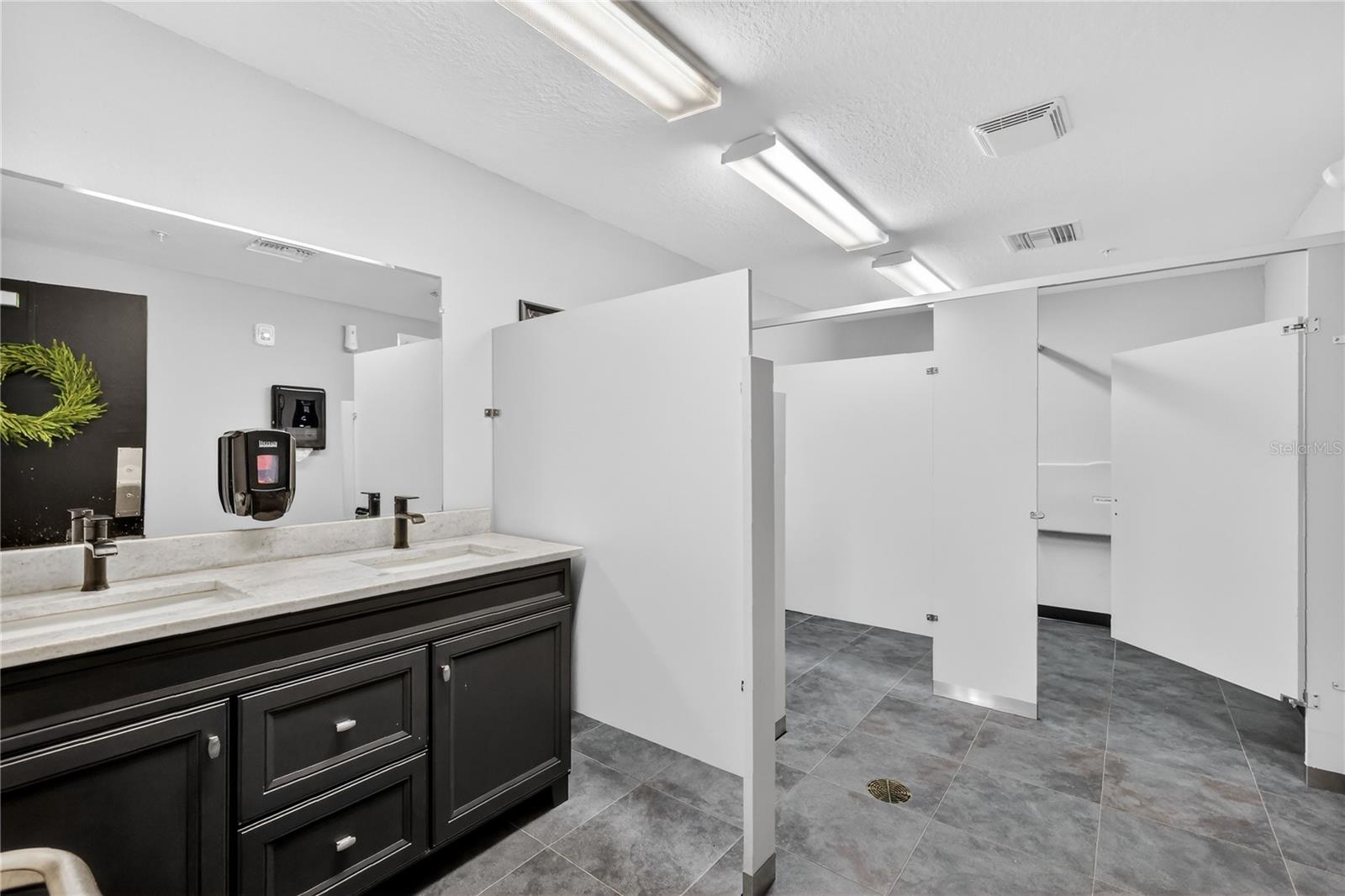 Image 19 of 35 For 1055 & 1085 Teague Trail