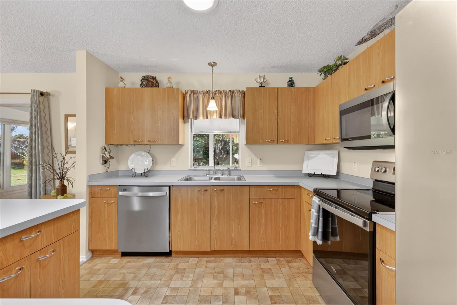 Image 13 of 37 For 1415 Juarez Place