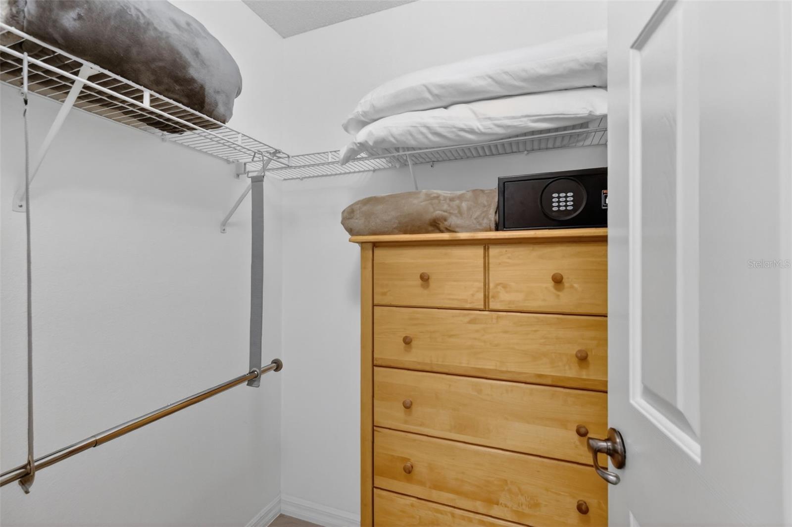 Image 20 of 47 For 2403 St George Avenue