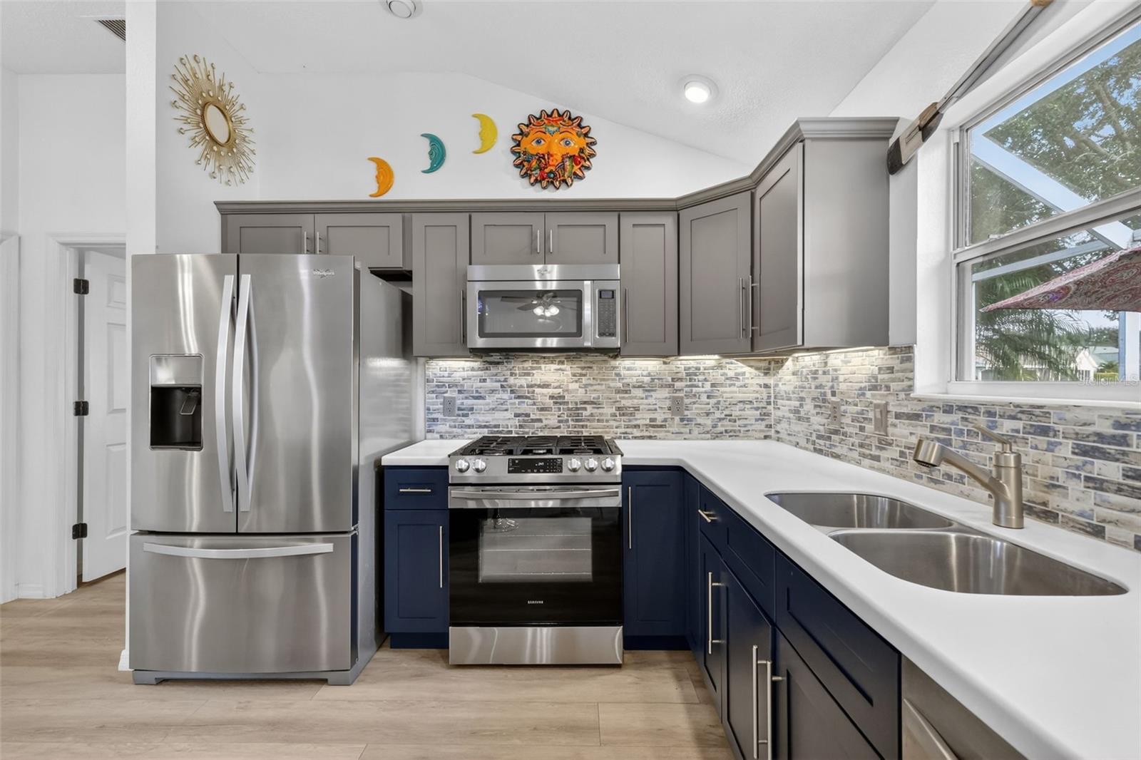 Image 6 of 47 For 2403 St George Avenue