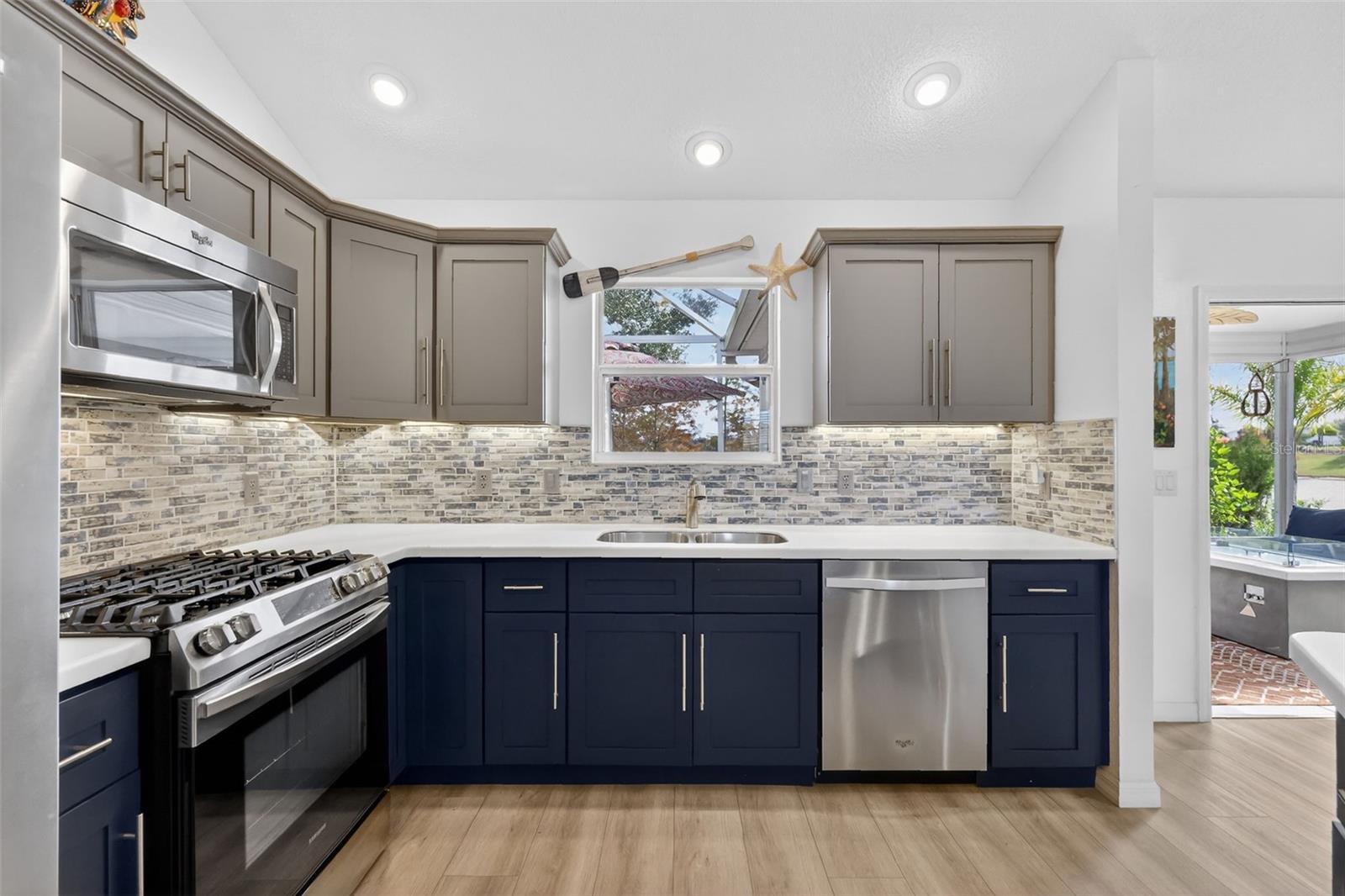 Image 7 of 47 For 2403 St George Avenue