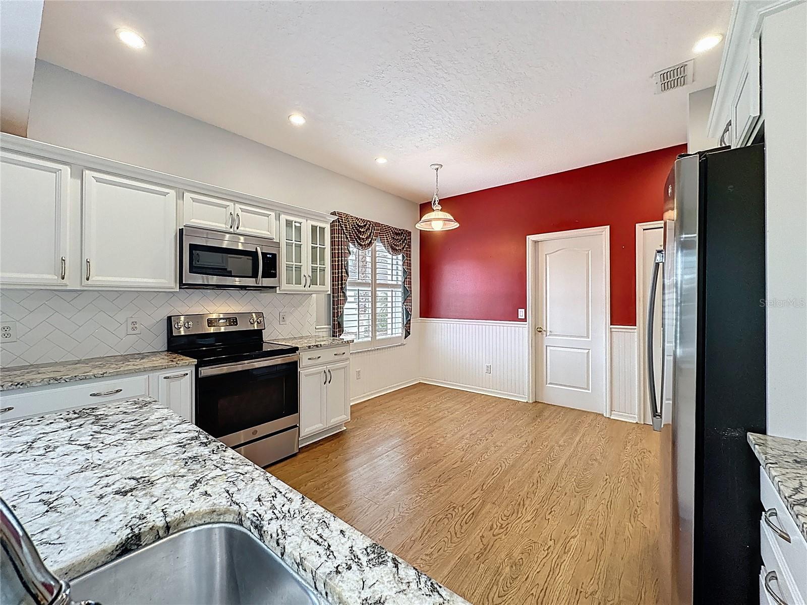 Image 25 of 74 For 3914 Allamanda Court