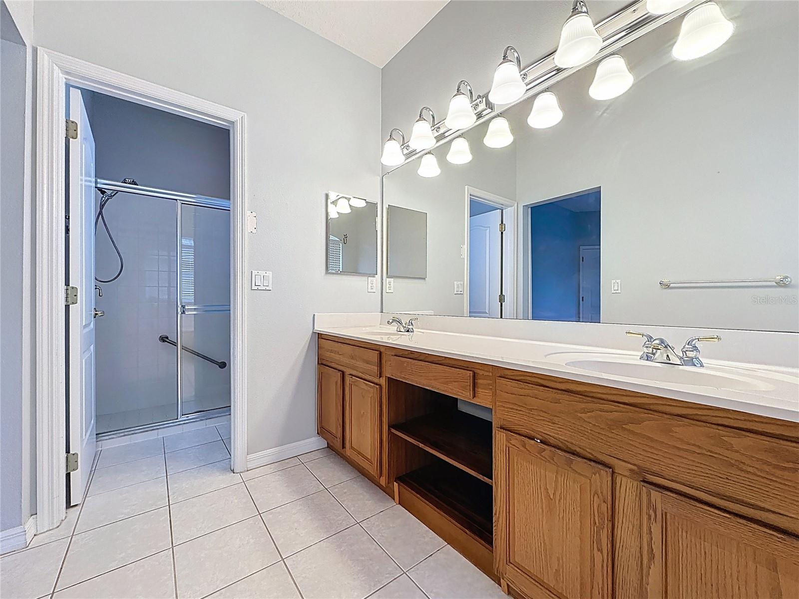 Image 32 of 74 For 3914 Allamanda Court