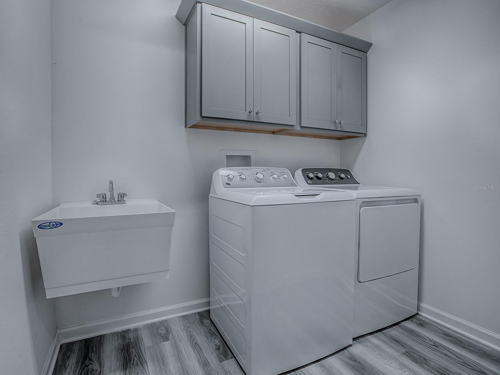 Image 14 of 61 For 7558 Hillard Lane