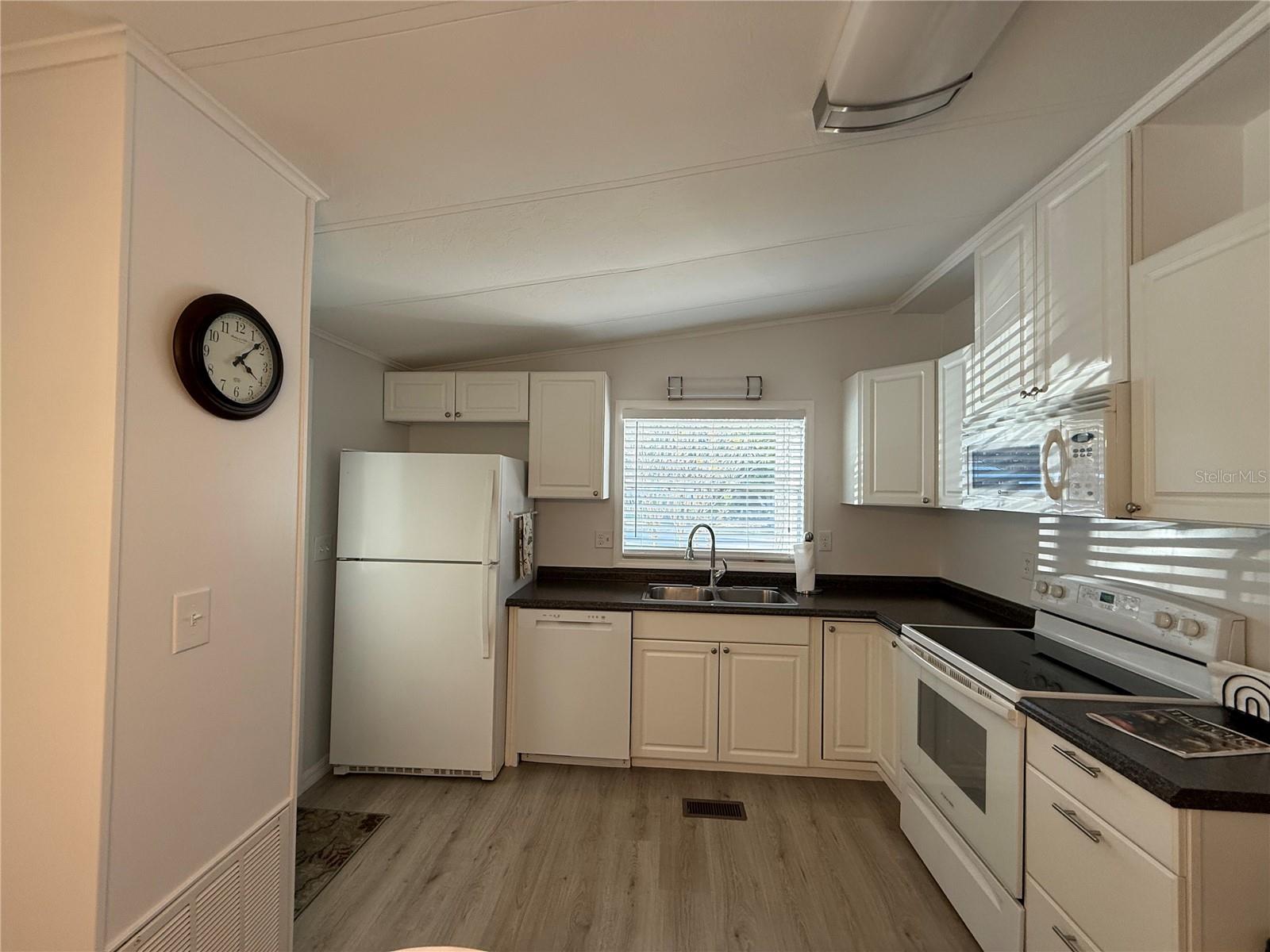 Image 2 of 21 For 102 Robin Lane