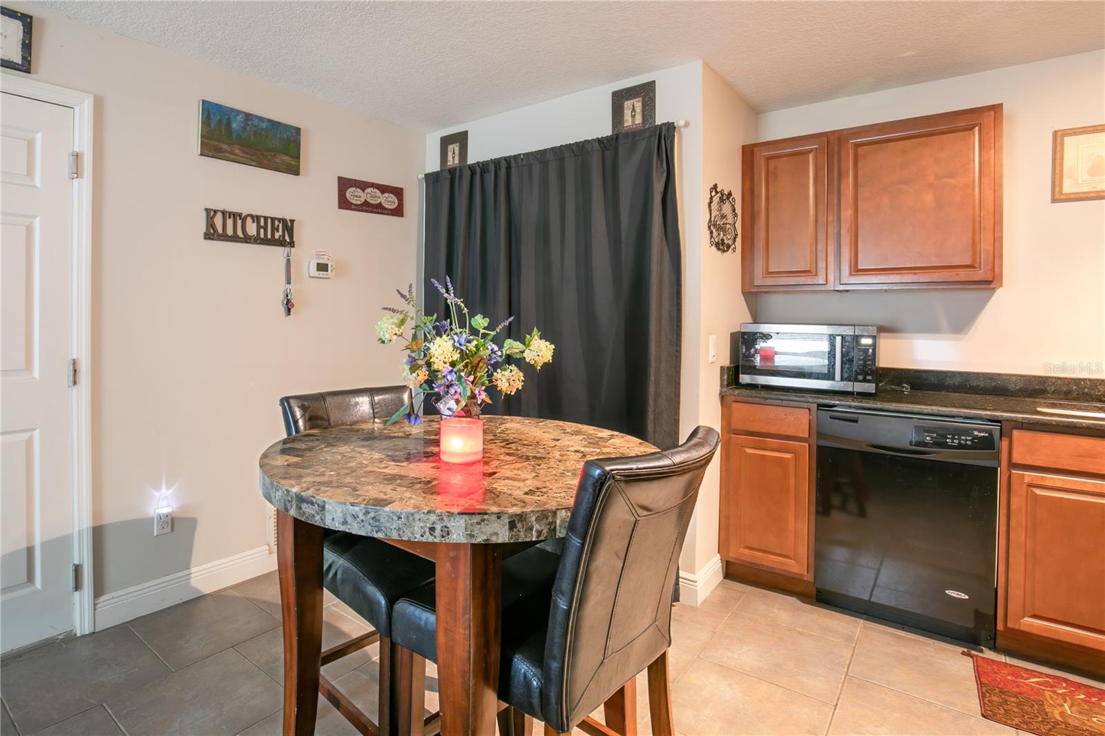 Image 4 of 18 For 528 Citrus Avenue