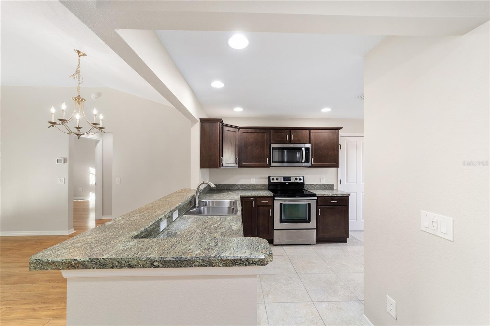 Image 16 of 57 For 926 Long Leaf Lane