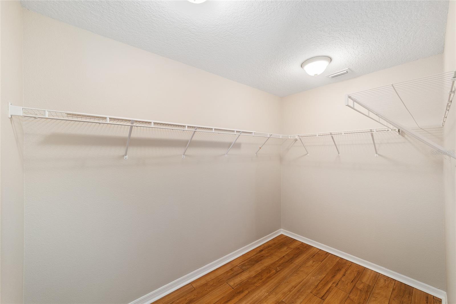 Image 23 of 57 For 926 Long Leaf Lane